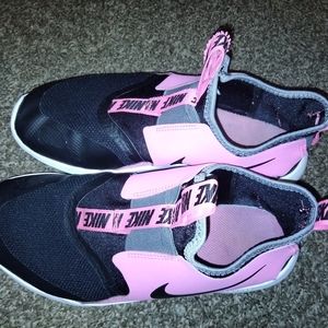 Nike size 6 youth/7.5 or 8 women's